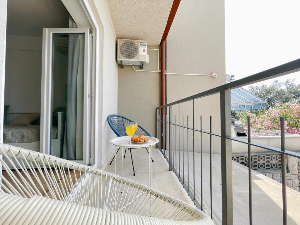 Caramel Comforts With Sea View In Stinjan Only 300 Meters From The Beach Póla Kültér fotó